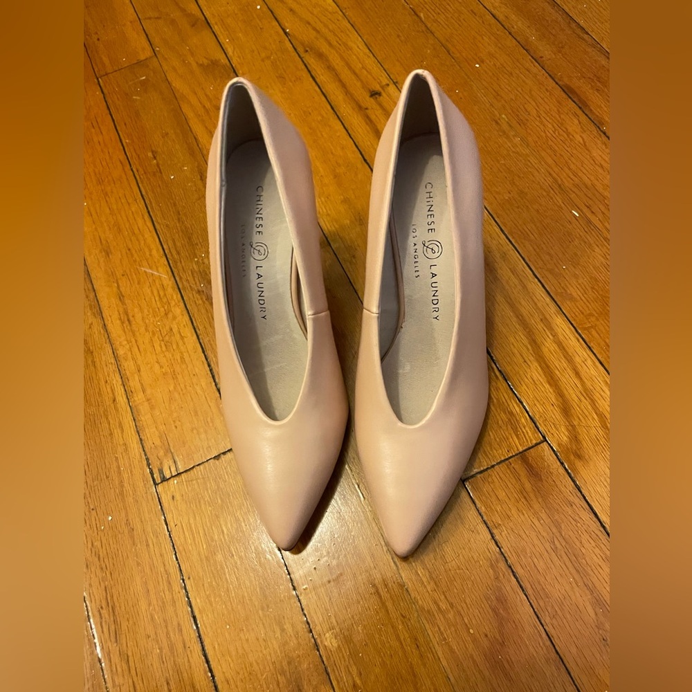 Brand new Chinese Laundry Blush Pumps